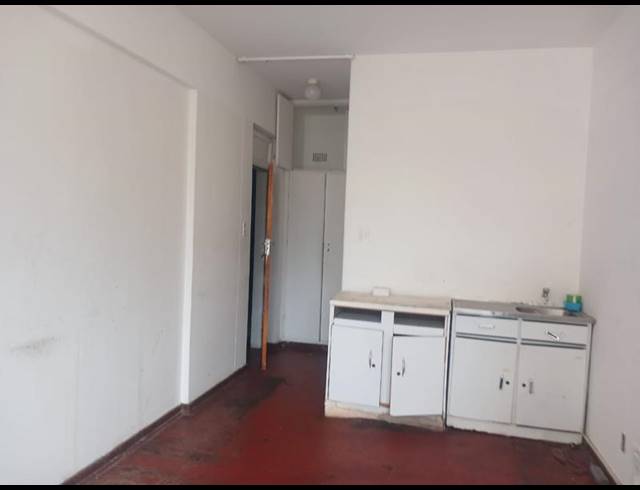 1 BEDROOM APARTMENT FOR SALE IN HILLBROW
